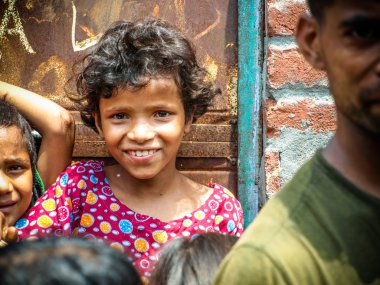 Amroha, Utter Pradesh, Hindistan - 2011: tanımlanamayan yoksul insanlar kenar mahallede yaşayan