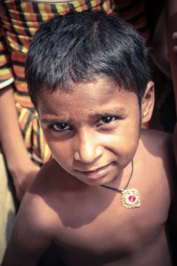 Amroha, Utter Pradesh, Hindistan - 2011: tanımlanamayan yoksul insanlar kenar mahallede yaşayan