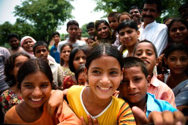 Amroha, Utter Pradesh, Hindistan - 2011: tanımlanamayan yoksul insanlar kenar mahallede yaşayan