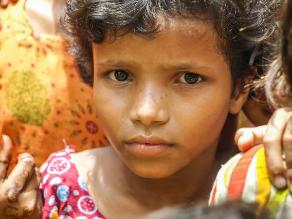 Amroha, Utter Pradesh, Hindistan - 2011: tanımlanamayan yoksul insanlar kenar mahallede yaşayan