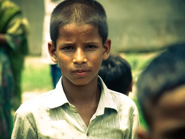 Amroha, Utter Pradesh, INDIA - 2011: Pobres no identificados que viven en barrios marginales — Foto de Stock