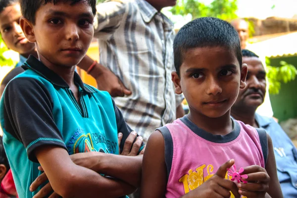 Amroha, Utter Pradesh, Indie - 2011: Niezidentyfikowany biednych ludzi żyjących w slumsach — Zdjęcie stockowe