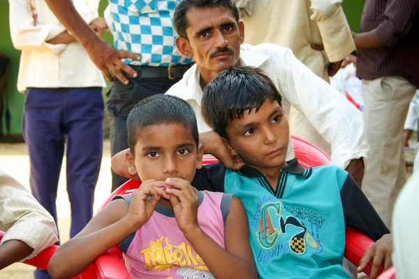 Amroha, Utter Pradesh, India - 2011: Niet-geïdentificeerde arme mensen wonen in de sloppenwijk — Stockfoto