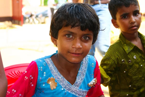 Amroha, Utter Pradesh, INDIA - 2011: Pobres no identificados que viven en barrios marginales — Foto de Stock