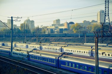 Mavi vagon tren istasyonu şehir