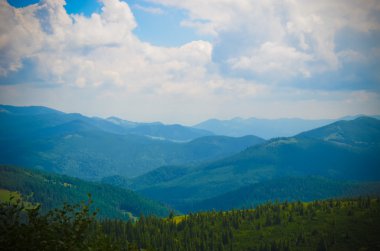 sis ve bulut dağ Vadisi manzara, Ukrayna
