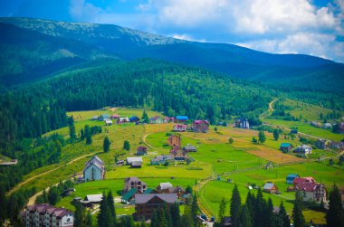Karpat dağlarında yaz manzarası