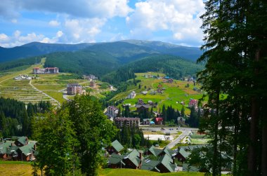 Karpat dağlarında yaz manzarası