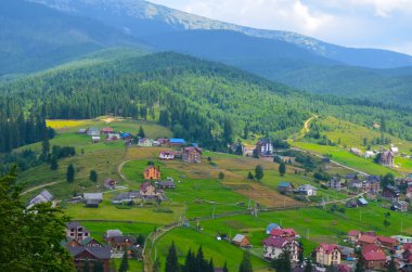 Karpat dağlarında yaz manzarası