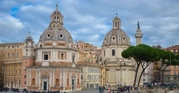 Trajan Column, Catholic churches and pine trees at Piazza Venezia, Rome, Italy — Stock Photo, Image