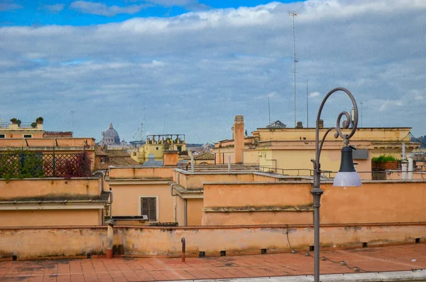 View to the roofs of Rome, Italy with street light — Stock Photo, Image