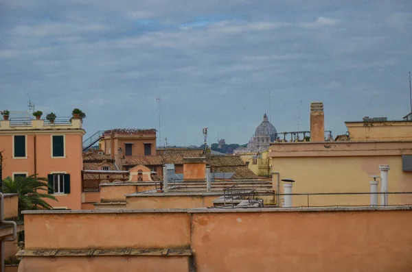 Roma ve İtalya 'nın çatılarına bakın. — Stok fotoğraf