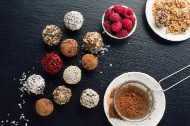 Ev yapımı çikolata şeker topları