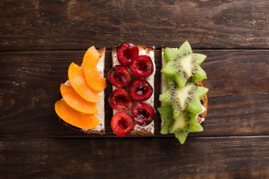 Taze meyve ile ev yapımı Bruschetta