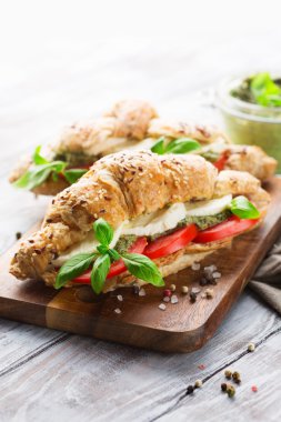 Wholegrain croissants with mozzarella, tomato and pesto