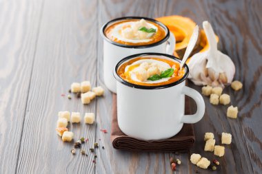 kremalı balkabağı çorbası