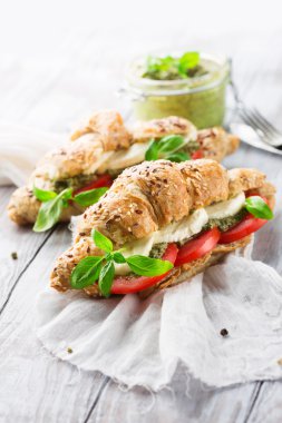 Wholegrain croissants with mozzarella, tomato and pesto