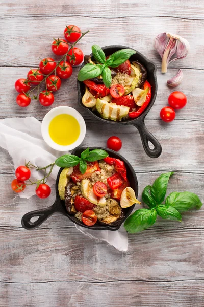 Quinoa salade met gegrilde groenten — Stockfoto