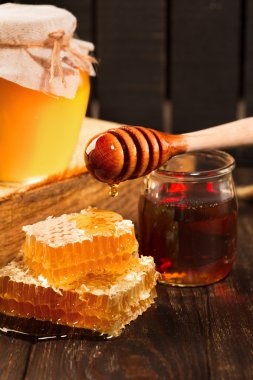 Kavanoz bal ve petek