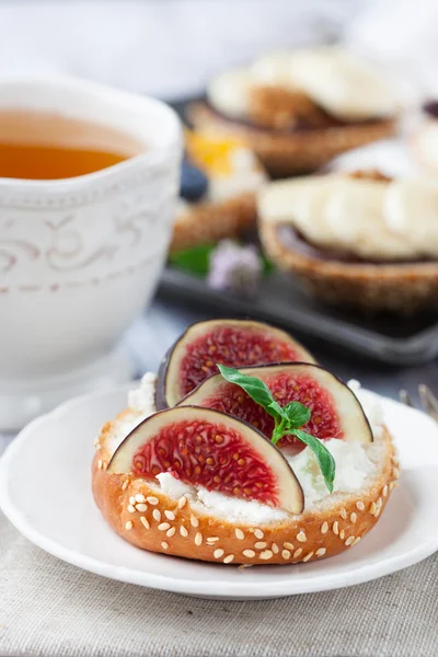 Variety of bagels with different toppings — Stock Photo, Image