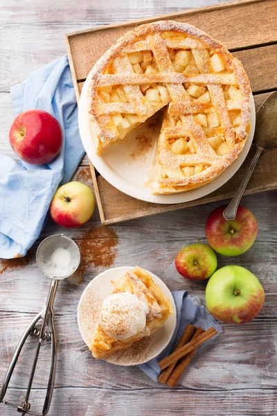 Tarta de manzana orgánica casera — Foto de Stock