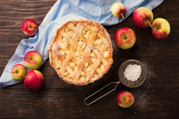 Домашній органічний яблучний пиріг — стокове фото