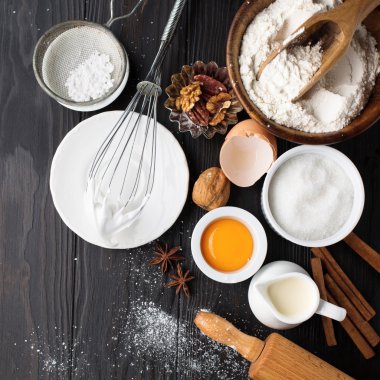 Noel pastası için pişirme malzemeleri 