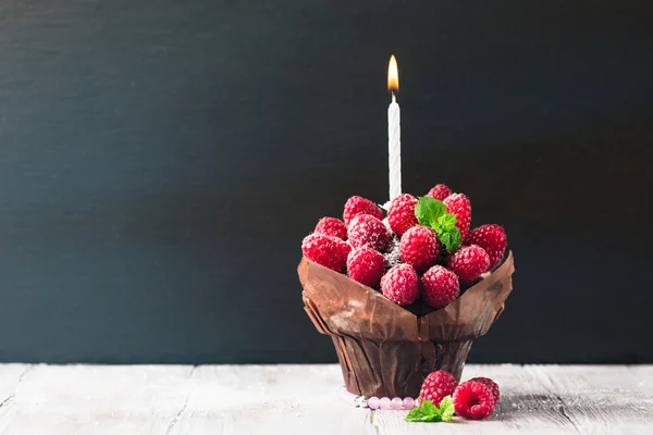 Doğum günü çikolatalı muffin — Stok fotoğraf