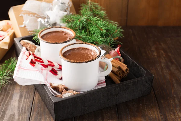 Christmas muggar av varm choklad — Stockfoto