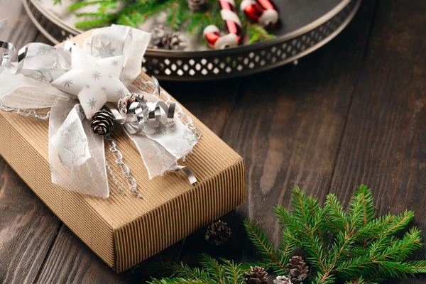 Weihnachtsgeschenk im Vintage-Stil — Stockfoto