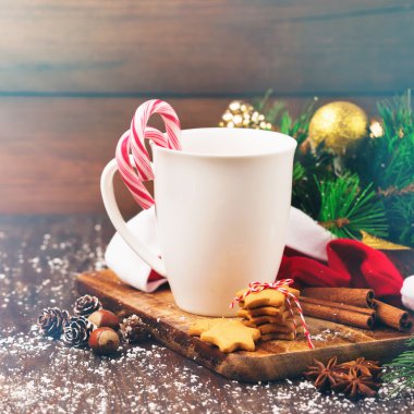 Noel sıcak içecek ile Fincan