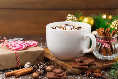 Noel sıcak içecek ile Fincan