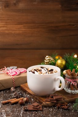 Noel sıcak içecek ile Fincan