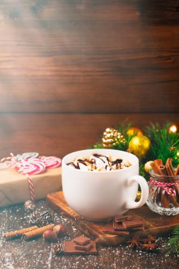 Noel sıcak içecek ile Fincan