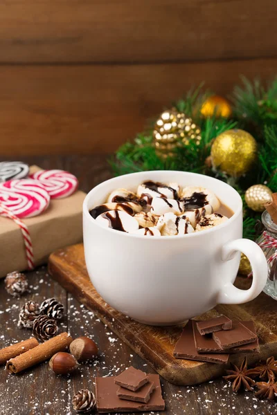 Kopp med Christmas hot drink — Stockfoto