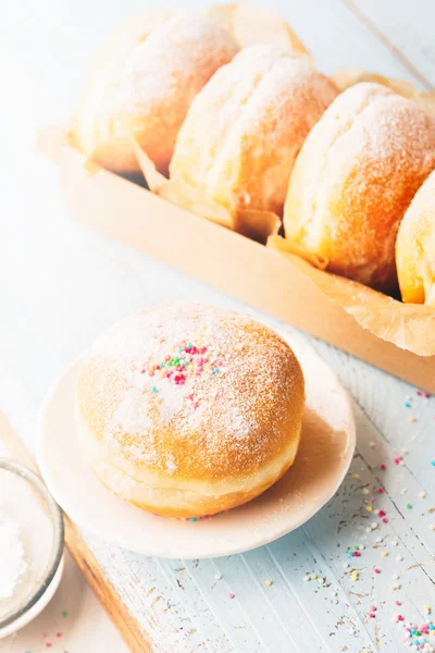 Frisch gebackene Krapfen — Stockfoto