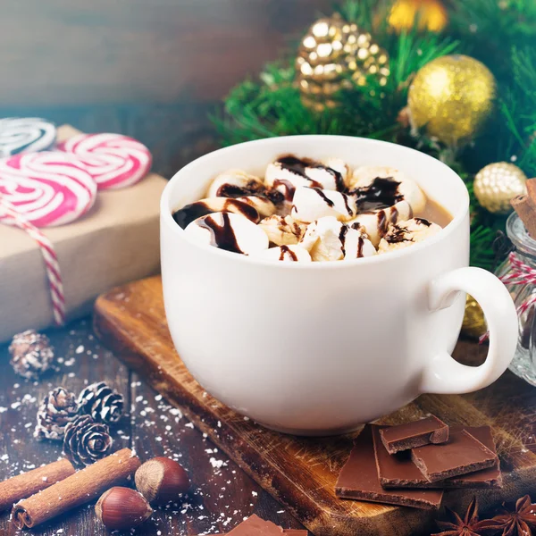 Kopp med Christmas hot drink — Stockfoto