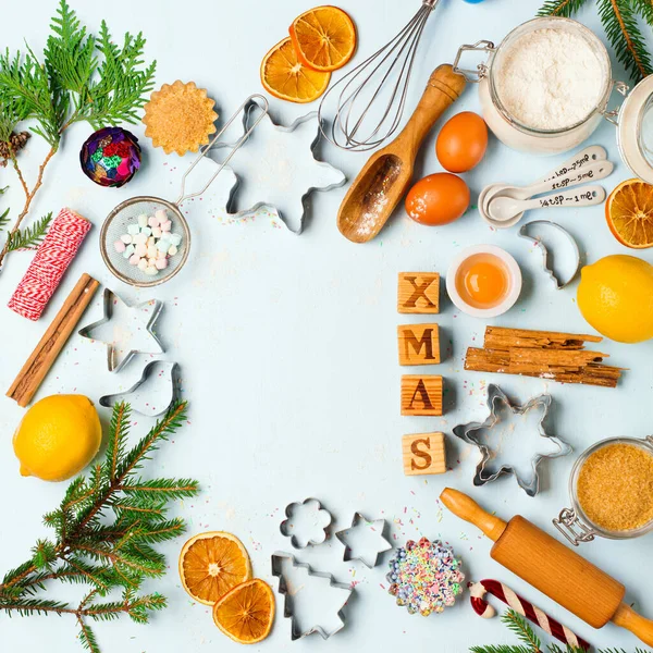 Bakken Ingrediënten Voor Zelfgemaakt Kerstgebak Blauwe Rustieke Houten Achtergrond Kerst — Stockfoto