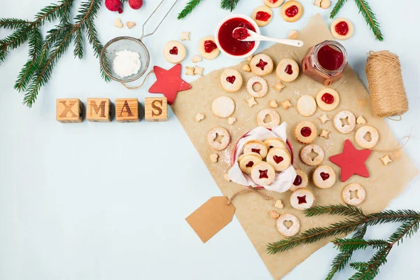 Linzer Kerst Nieuwjaar Koekjes Gevuld Met Jam Bestrooid Met Suiker — Stockfoto