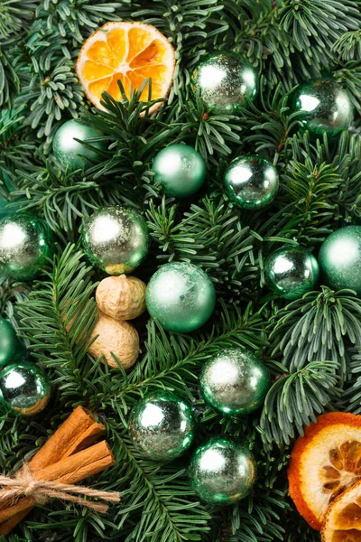 Stylish Christmas Tree Lights Silver Decorations Oranges Cinnamons Xmas Tree — Stock Photo, Image