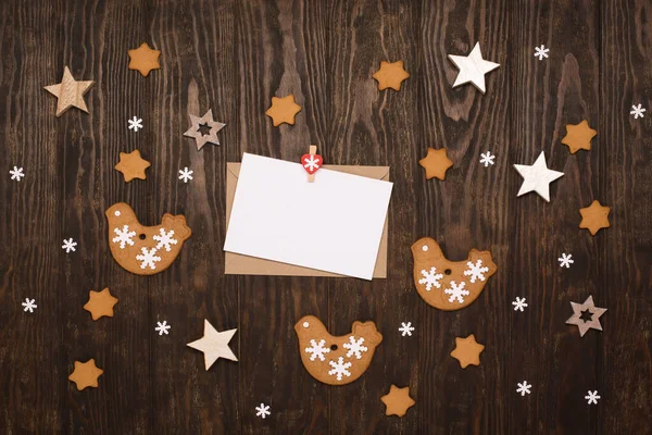 Weihnachten Lebkuchen Mit Leerer Karte Festlicher Geschenkschachtel Schneeflocken Und Dekorationen — Stockfoto