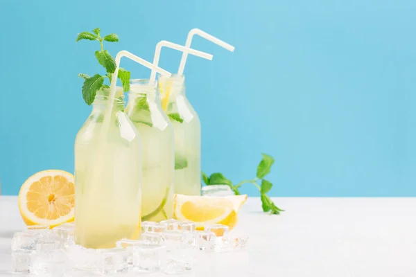 Fresh Homemade Summer Lemonade Mojito Cocktail Lemon Mint Cold Refreshing — Stock Photo, Image