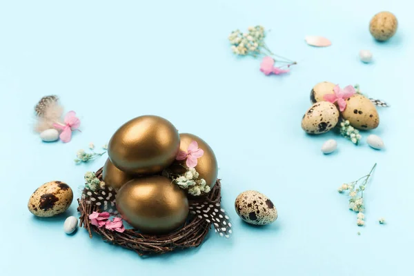 Εορταστική Πάσχα Διακοπές Φόντο Ευχετήρια Κάρτα Πασχαλινή Διακόσμηση Χρυσά Αυγά — Φωτογραφία Αρχείου
