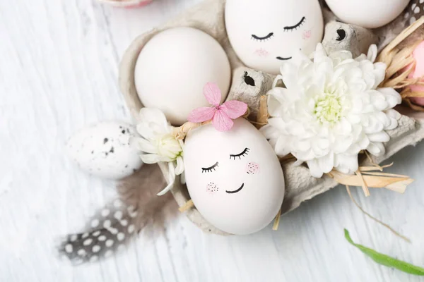 Holiday Kreatywne Koncepcja Wielkanoc Białymi Cute Jaj Gałęzie Drzew Przepiórki — Zdjęcie stockowe