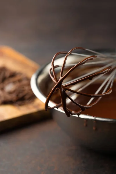 Crème Chocolat Délicieuse Maison Dans Bol Avec Fouet Sur Fond — Photo