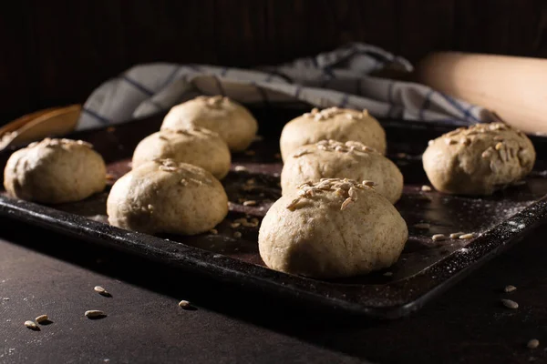 Pasta Integrale Fatta Casa Tavolo Legno Con Farina Mattarello Fondo — Foto Stock