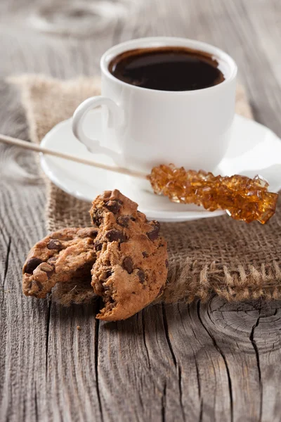 Espresso och chocolate chip cookies — Stockfoto