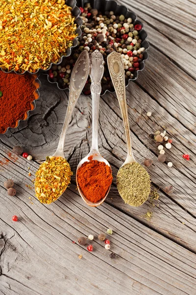 Aromatic spices and herbs — Stock Photo, Image