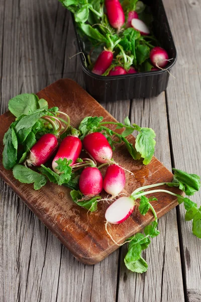 Fresh radish on a wooden table — Stock Photo, Image