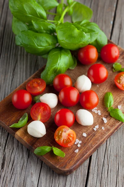 Cherry rajčata s mozzarellou — Stock fotografie